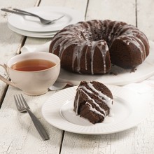 Gâteau bundt au chocolat et seigle,  glacé d’un fondant  à l’érable