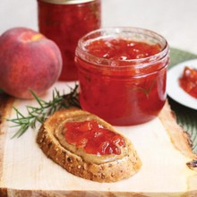 Confiture de pêches au romarin