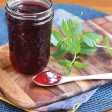 Gelée de canneberge et de raisin Concord à la menthe poivrée